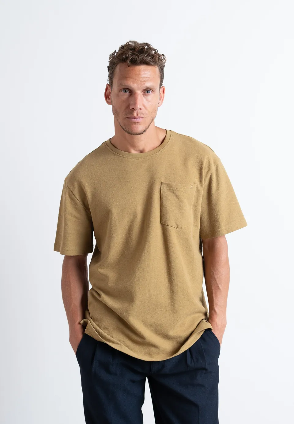 clean-cut-copenhagen-calton-t-shirt-herren-dark-khaki-baumwolle image 1
