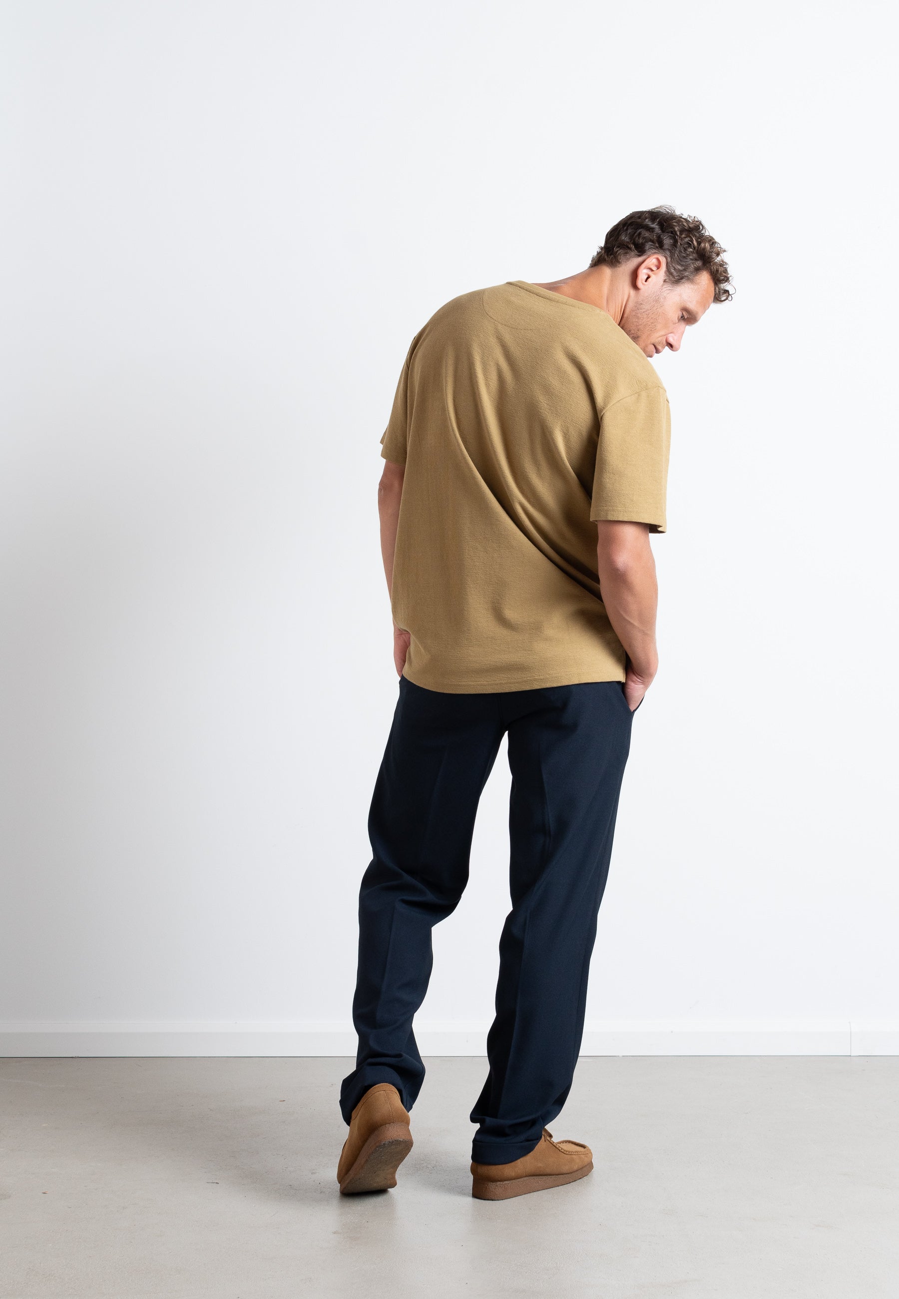 clean-cut-copenhagen-calton-t-shirt-herren-dark-khaki-baumwolle image 4