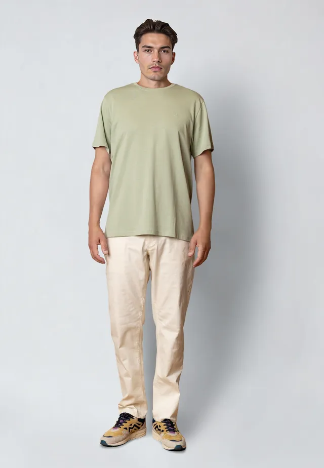 clean-cut-copenhagen-stable-t-shirt-desert-sage-100-baumwolle image 1