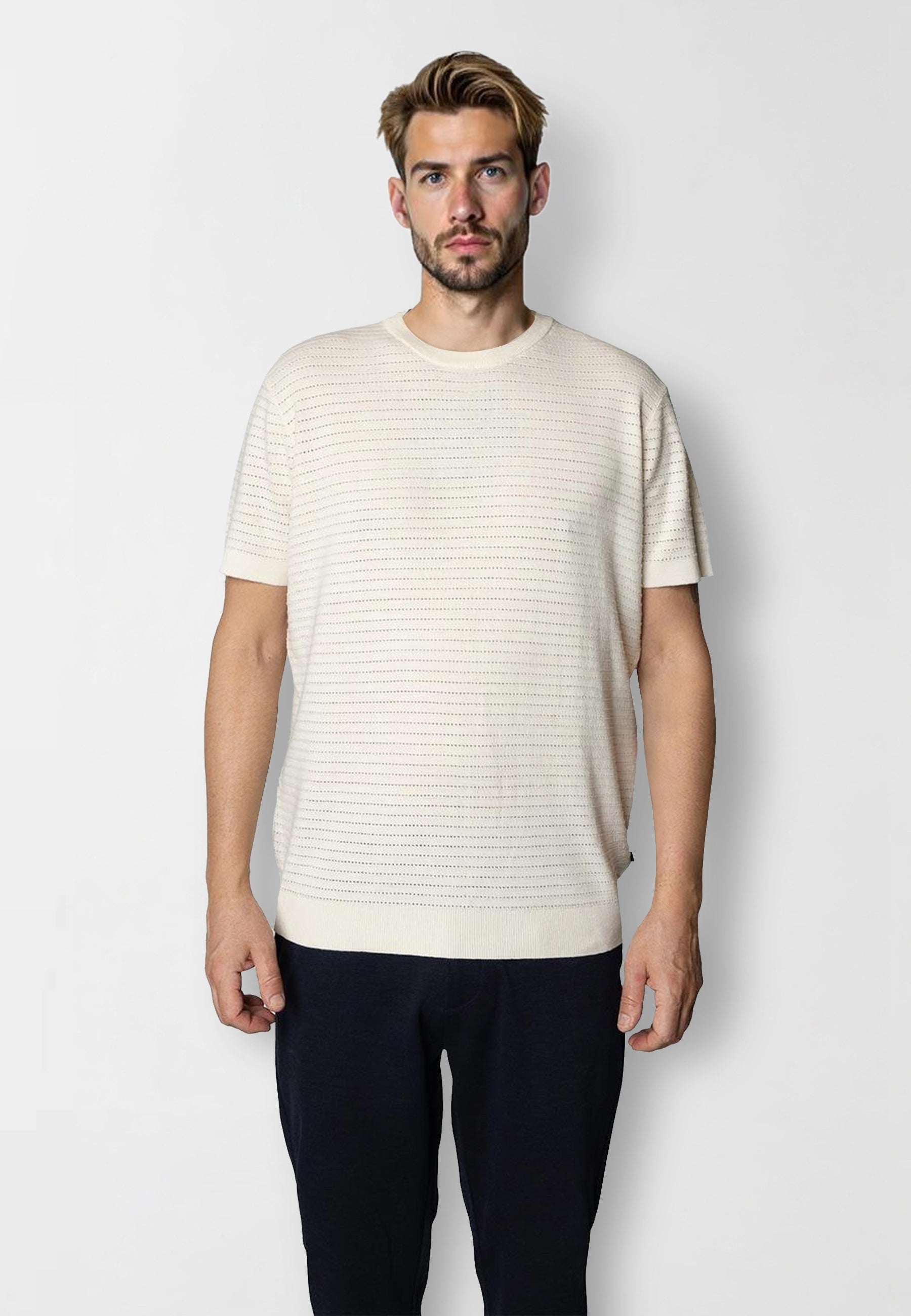 clean-cut-copenhagen-owen-strick-t-shirt-ecru-navy image 3