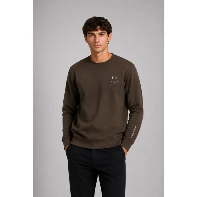 clean-cut-copenhagen-patrick-sweatshirt-dunkelbraun image 1
