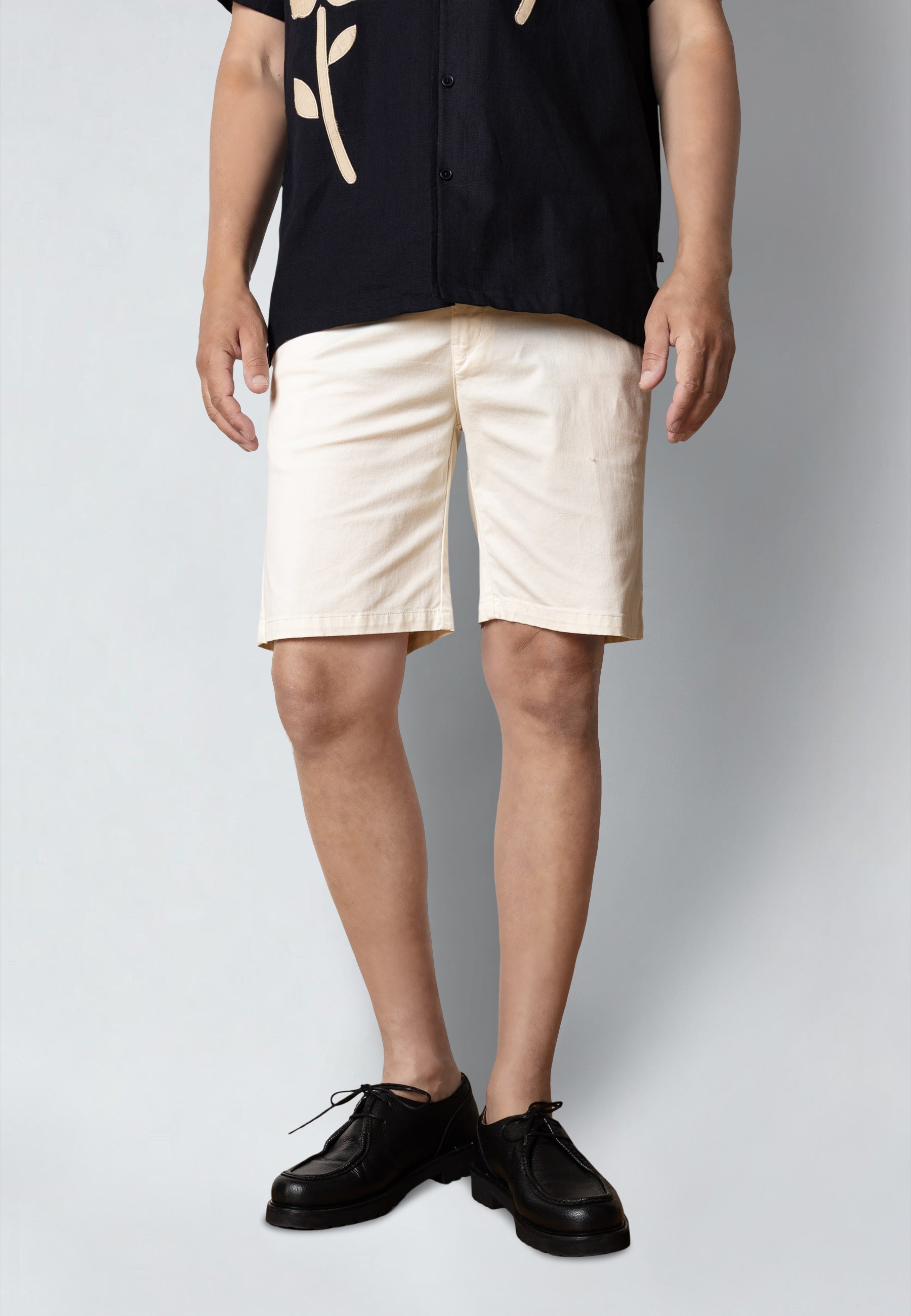 clean-cut-copenhagen-milano-twill-chino-shorts-ecru-stretch image 1