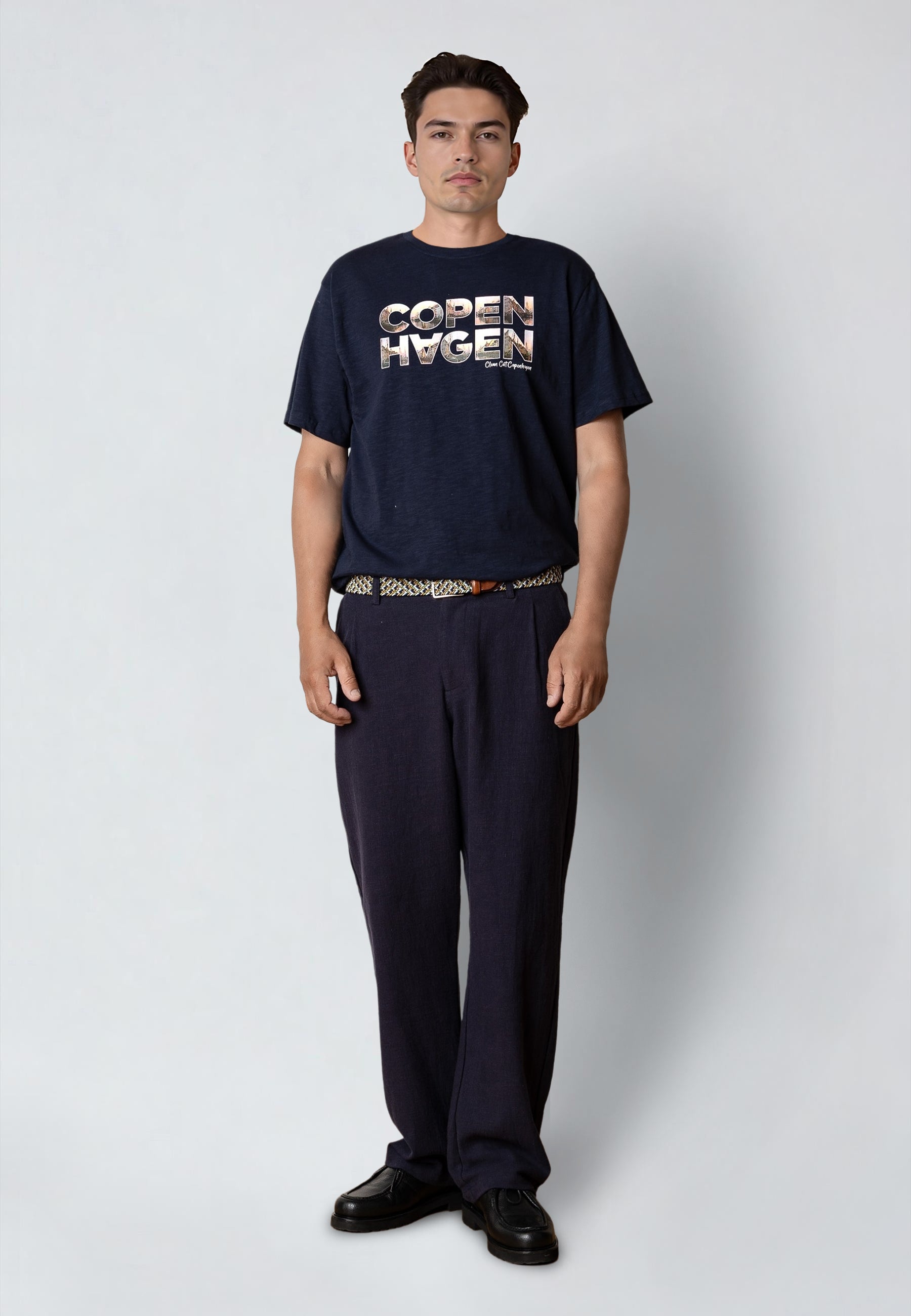 clean-cut-copenhagen-tribute-t-shirt-navy-bio-baumwolle image 1