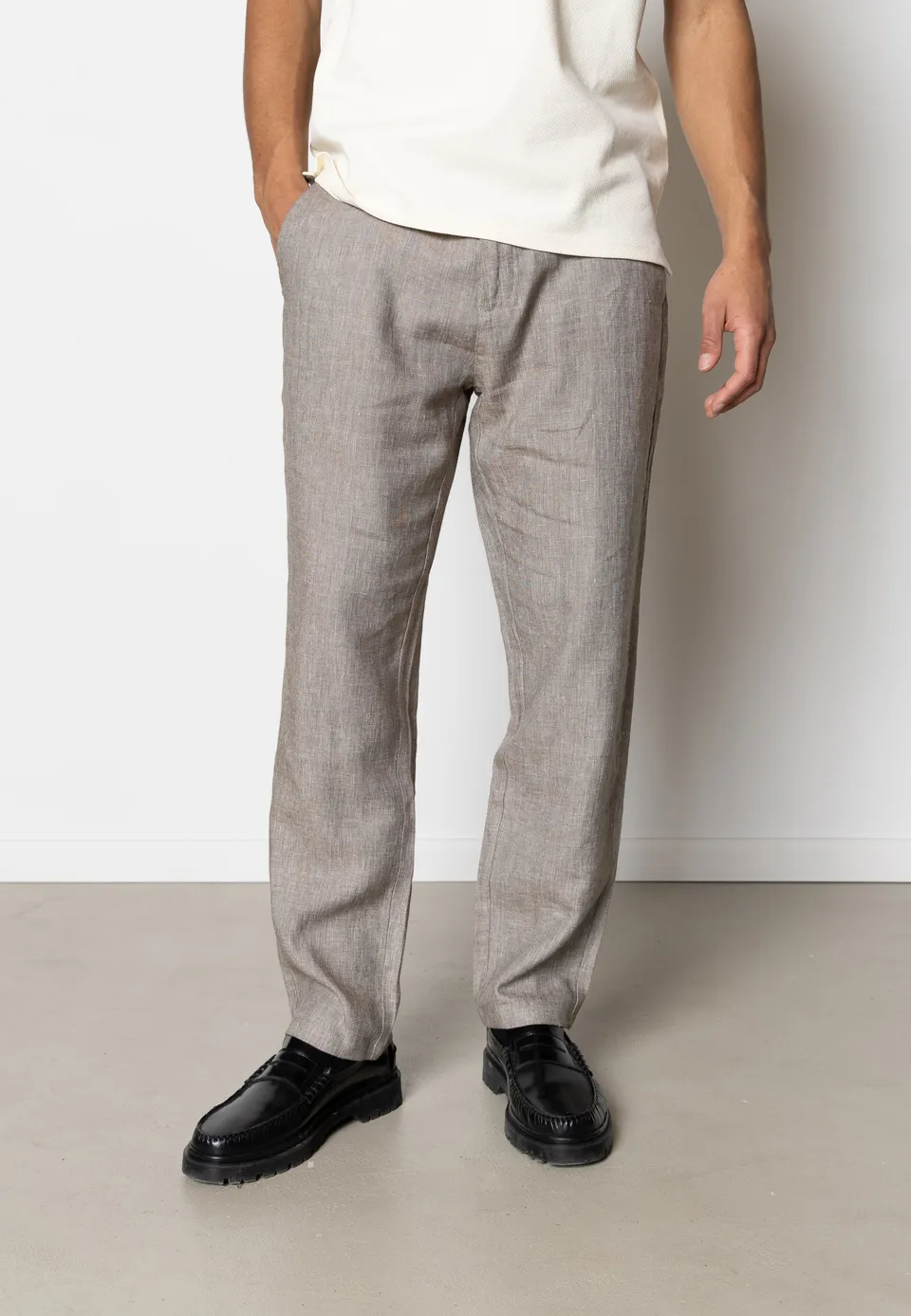 clean-cut-copenhagen-tokyo-roman-leinenhose-khaki-melange image 1