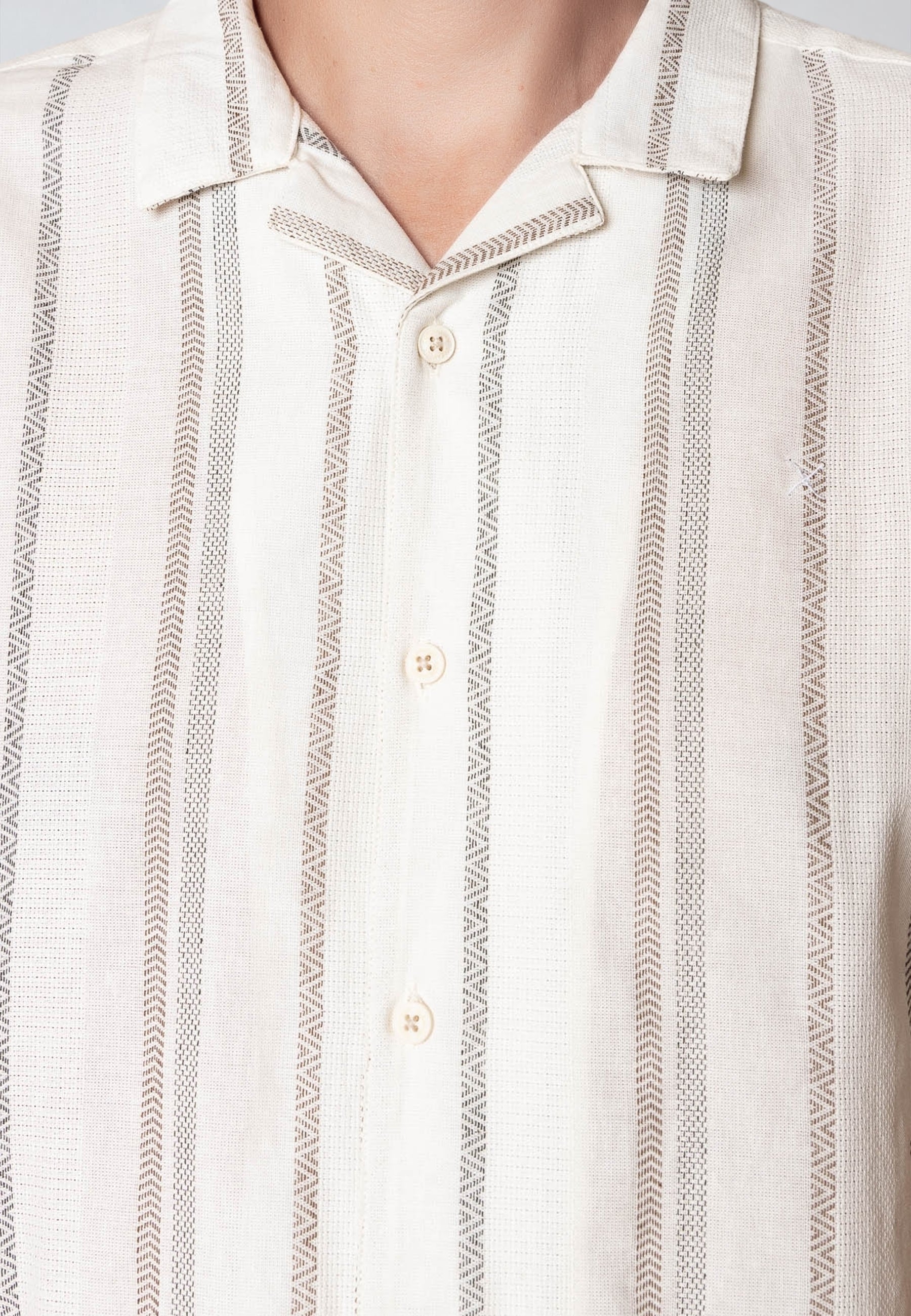 clean-cut-copenhagen-evald-s-s-shirt-herren-ecru image 3