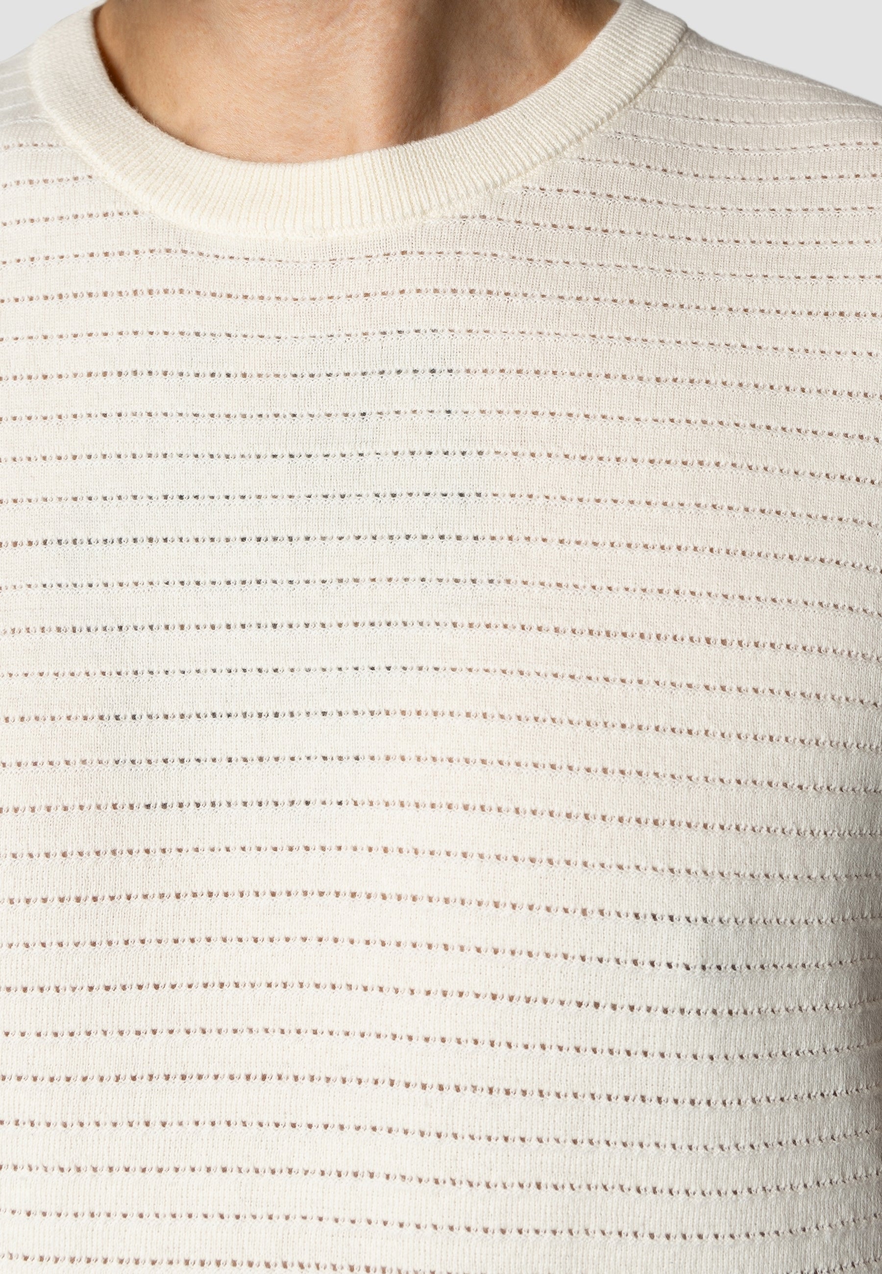 clean-cut-copenhagen-owen-strick-t-shirt-ecru-navy image 2