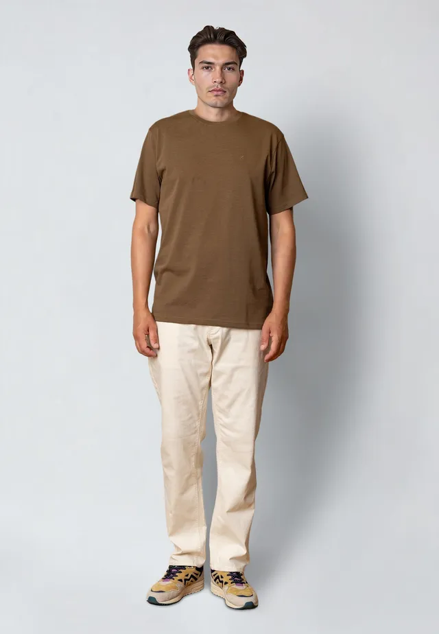 clean-cut-copenhagen-stable-t-shirt-shitake-baumwolle image 1