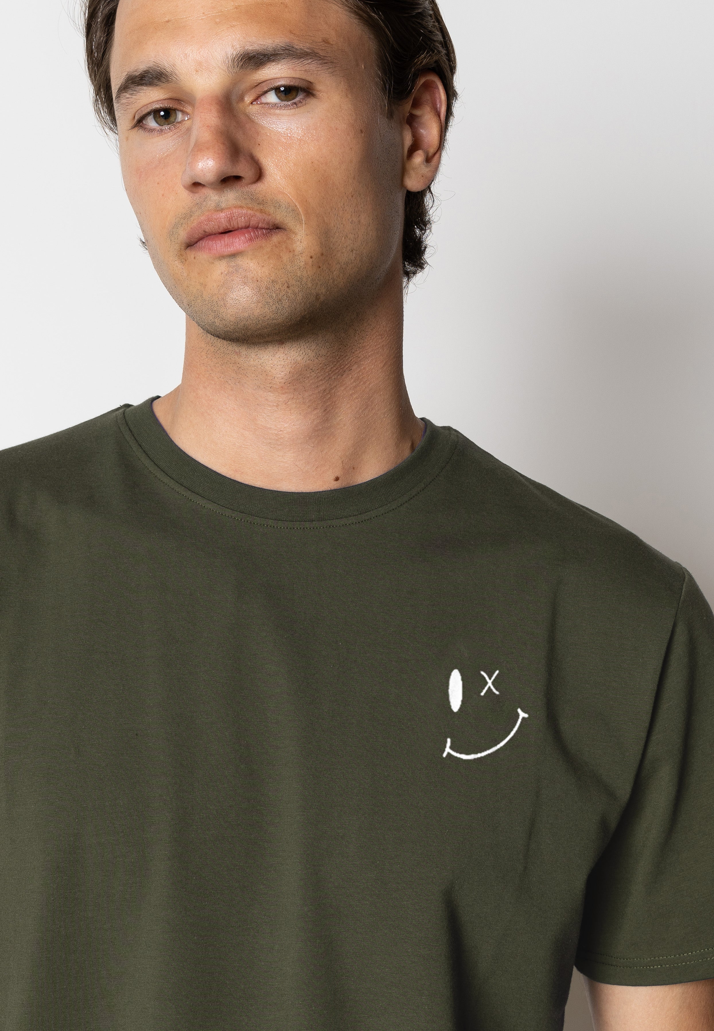 clean-cut-copenhagen-patrick-organic-t-shirt-herren-army-bio-baumwolle image 2