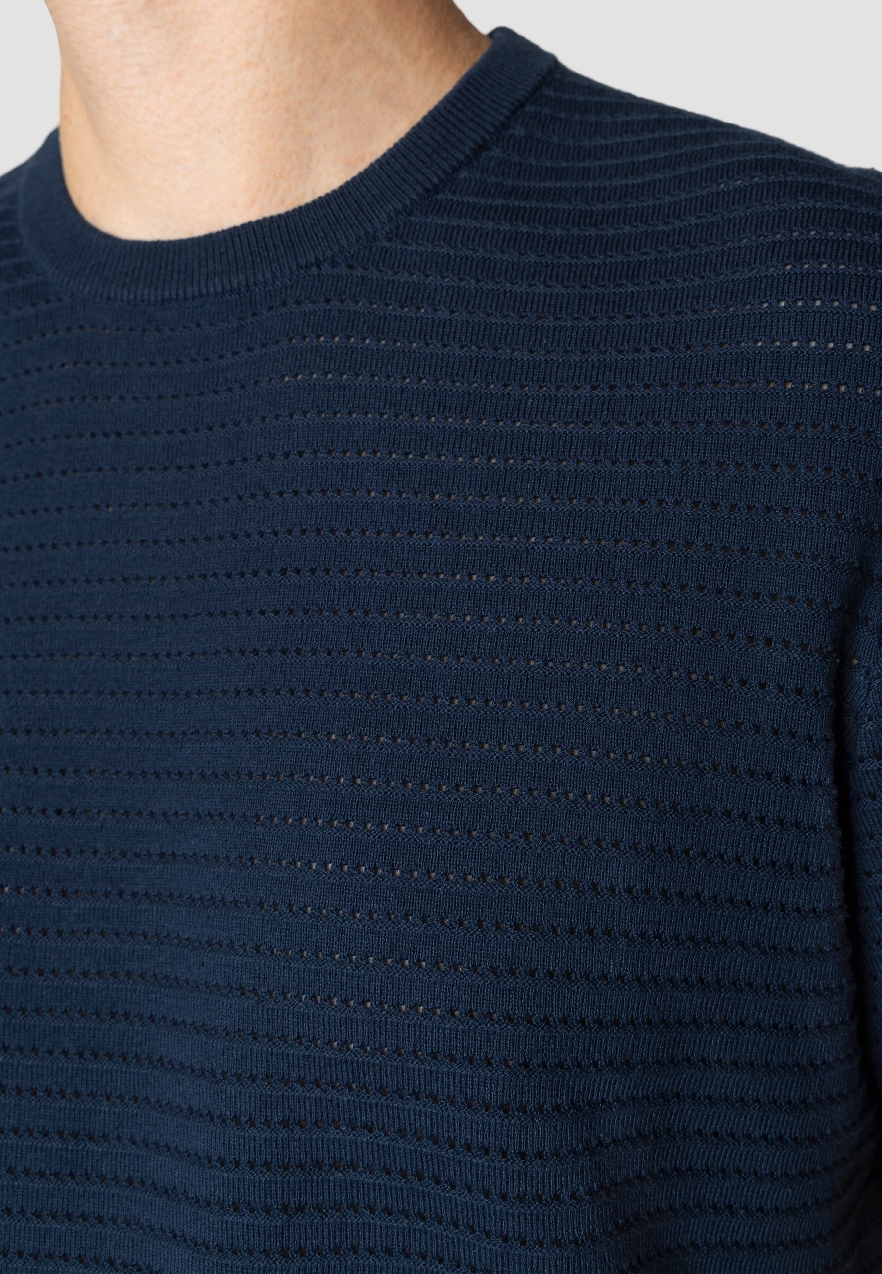 clean-cut-copenhagen-owen-strick-t-shirt-ecru-navy image 7