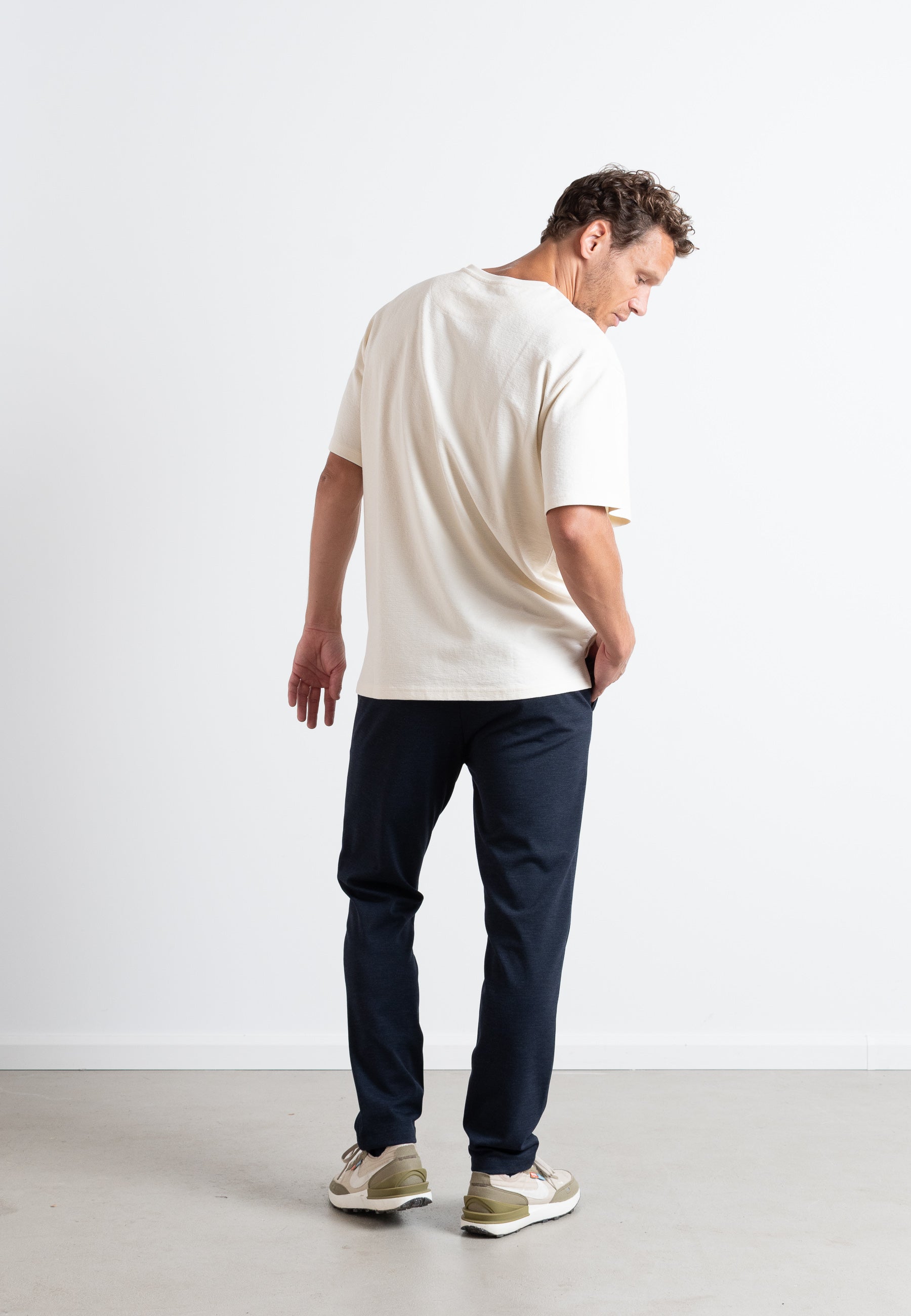 clean-cut-copenhagen-calton-t-shirt-ecru-brusttasche image 8
