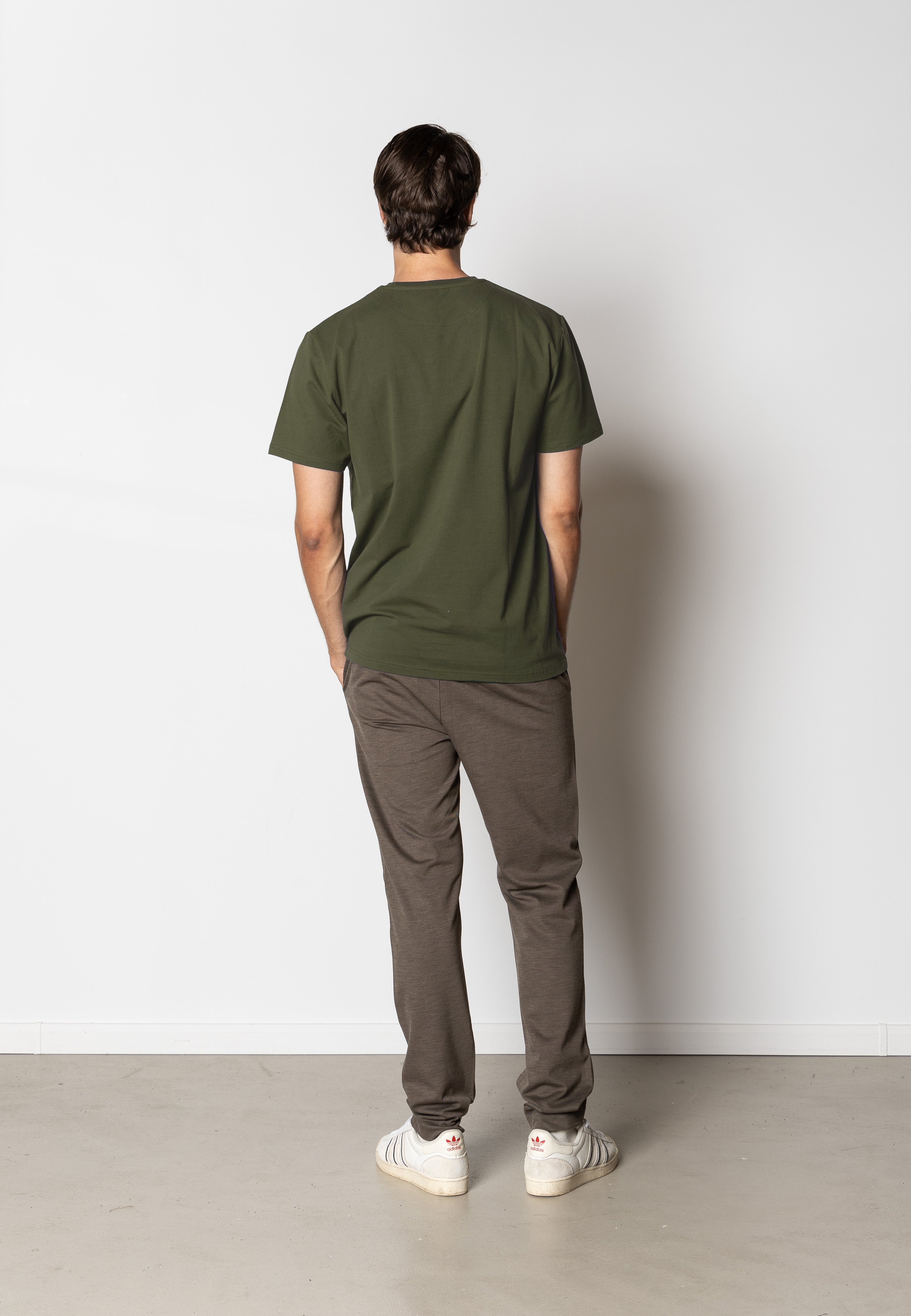 clean-cut-copenhagen-patrick-organic-t-shirt-herren-army-bio-baumwolle image 4
