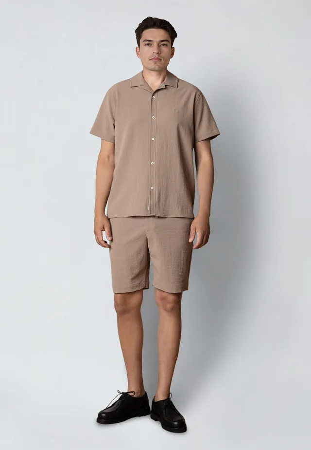 clean-cut-copenhagen-erico-shorts-shitake-seersucker image 1