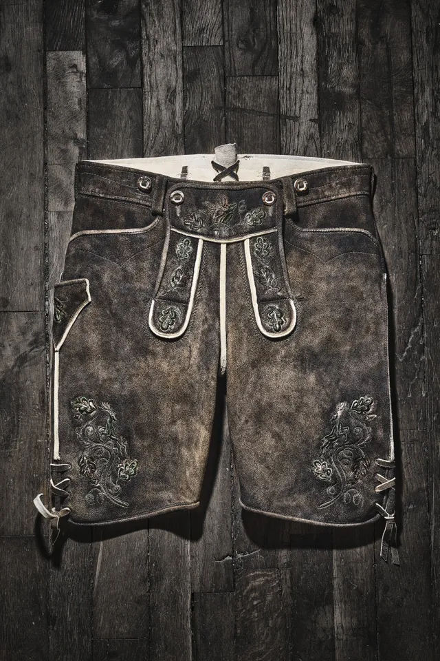 beckert-eiger-hirschlederhose-kurz-eibe-vintage-look image 1