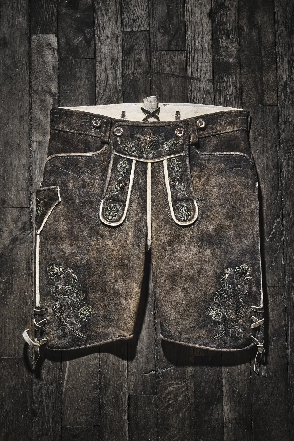 beckert-eiger-hirschlederhose-kurz-eibe-vintage-look image 1