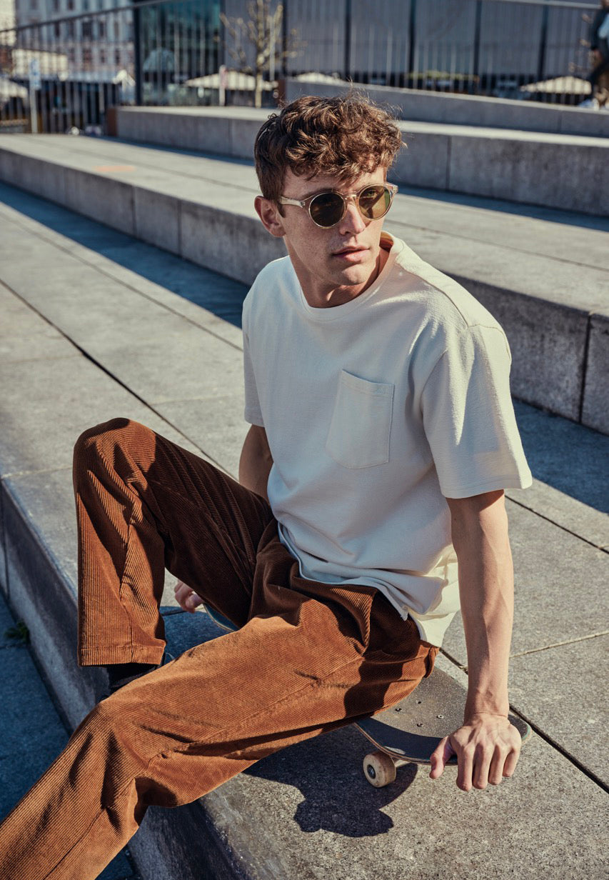 clean-cut-copenhagen-calton-t-shirt-ecru-brusttasche image 2