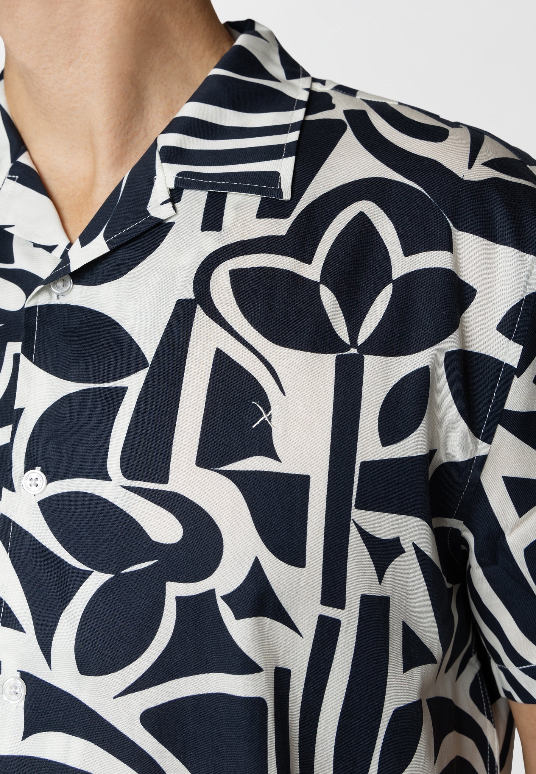 clean-cut-copenhagen-noah-hemd-navy-ecru-tencel-print image 3