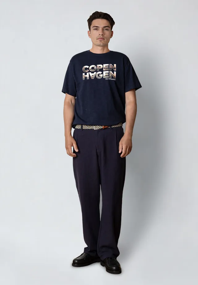 clean-cut-copenhagen-tribute-t-shirt-navy-bio-baumwolle image 1