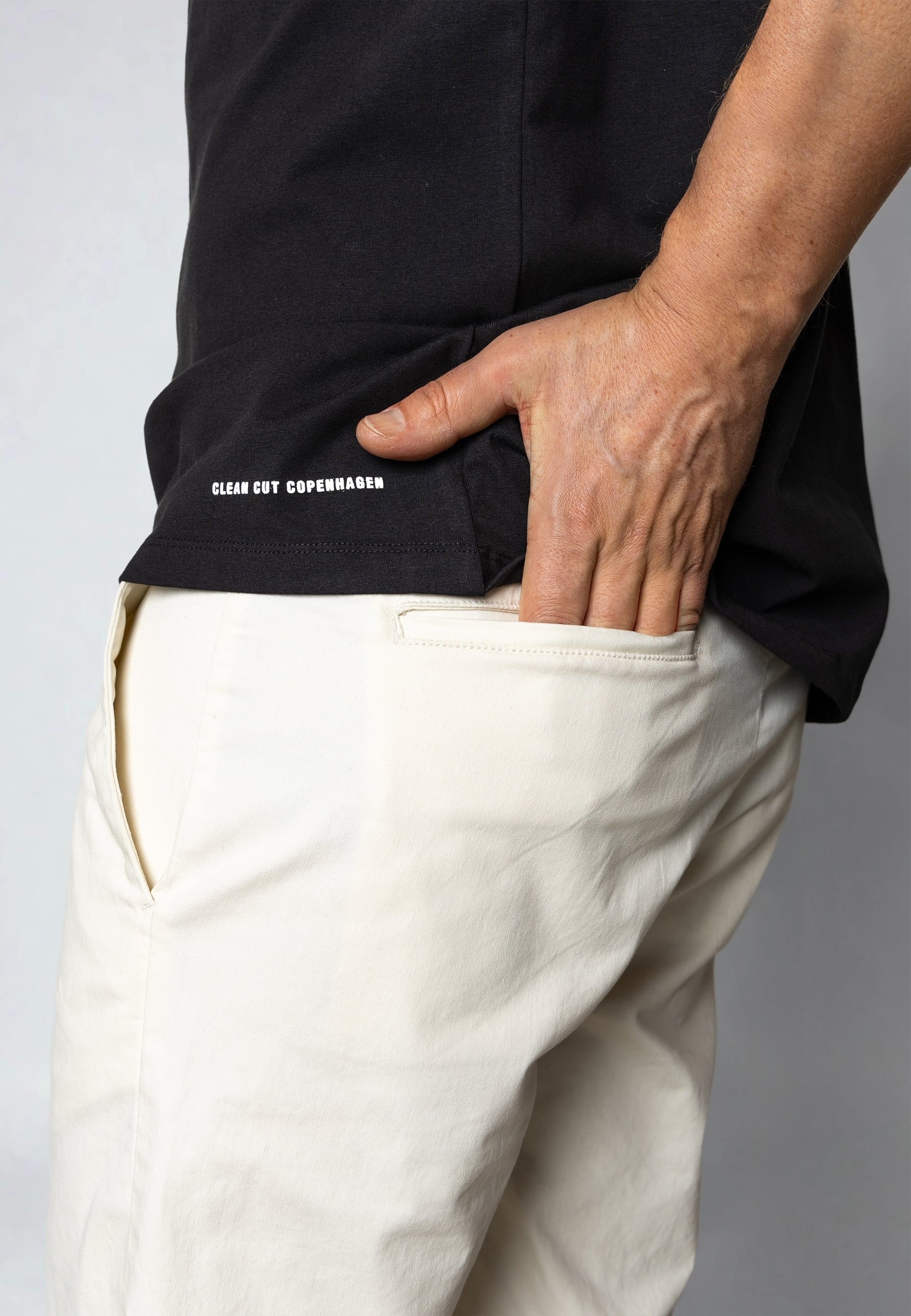 clean-cut-copenhagen-milano-twill-chino-shorts-ecru-stretch image 3