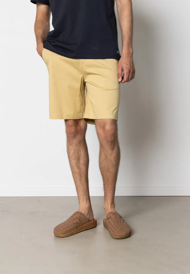 clean-cut-copenhagen-milano-shorts-herren-pastel-yellow image 1