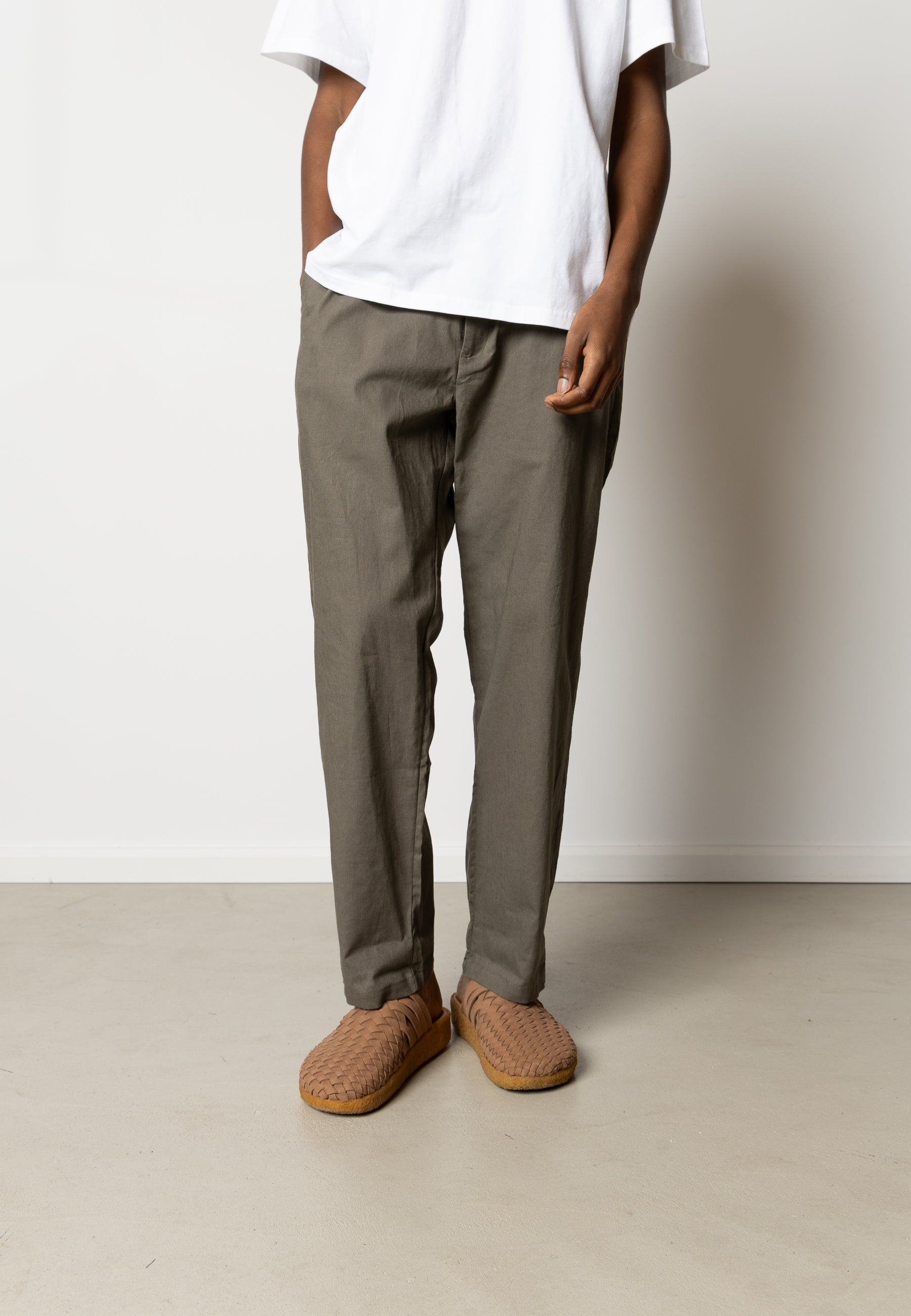 clean-cut-copenhagen-barcelona-hose-dusty-green-leinen-xs image 2