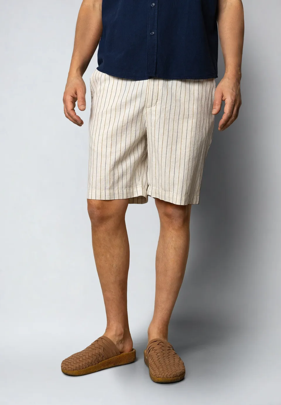 clean-cut-copenhagen-ran-leinen-shorts-hellbeige-gestreift-kordelzug image 1