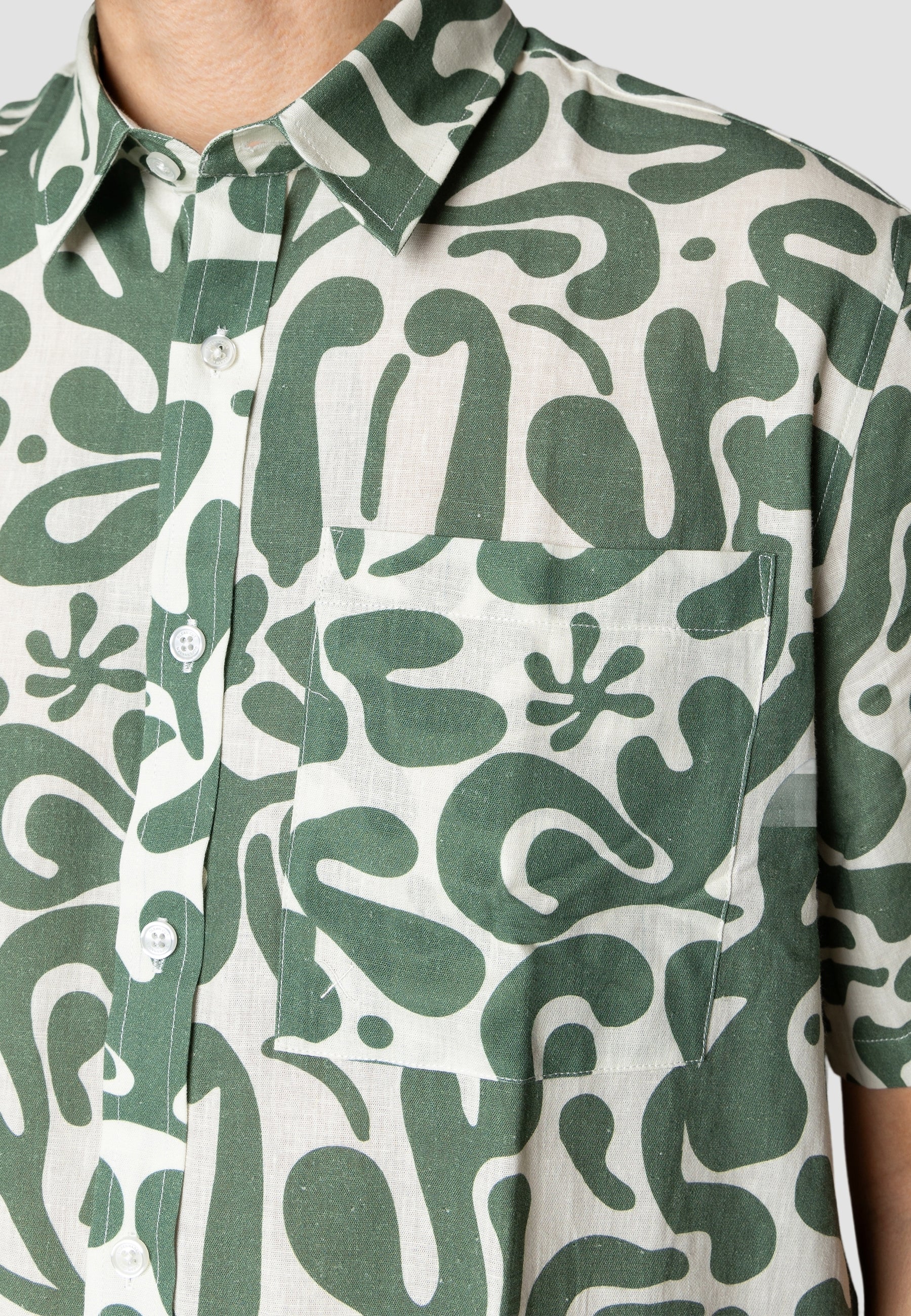 clean-cut-copenhagen-harry-kurzarm-hemd-ecru-dunkelgr-n-floral image 2