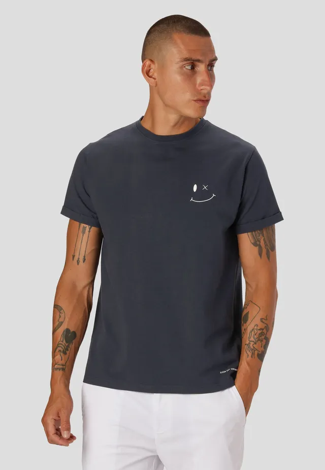 clean-cut-copenhagen-patrick-t-shirt-navy-xl-bio image 1