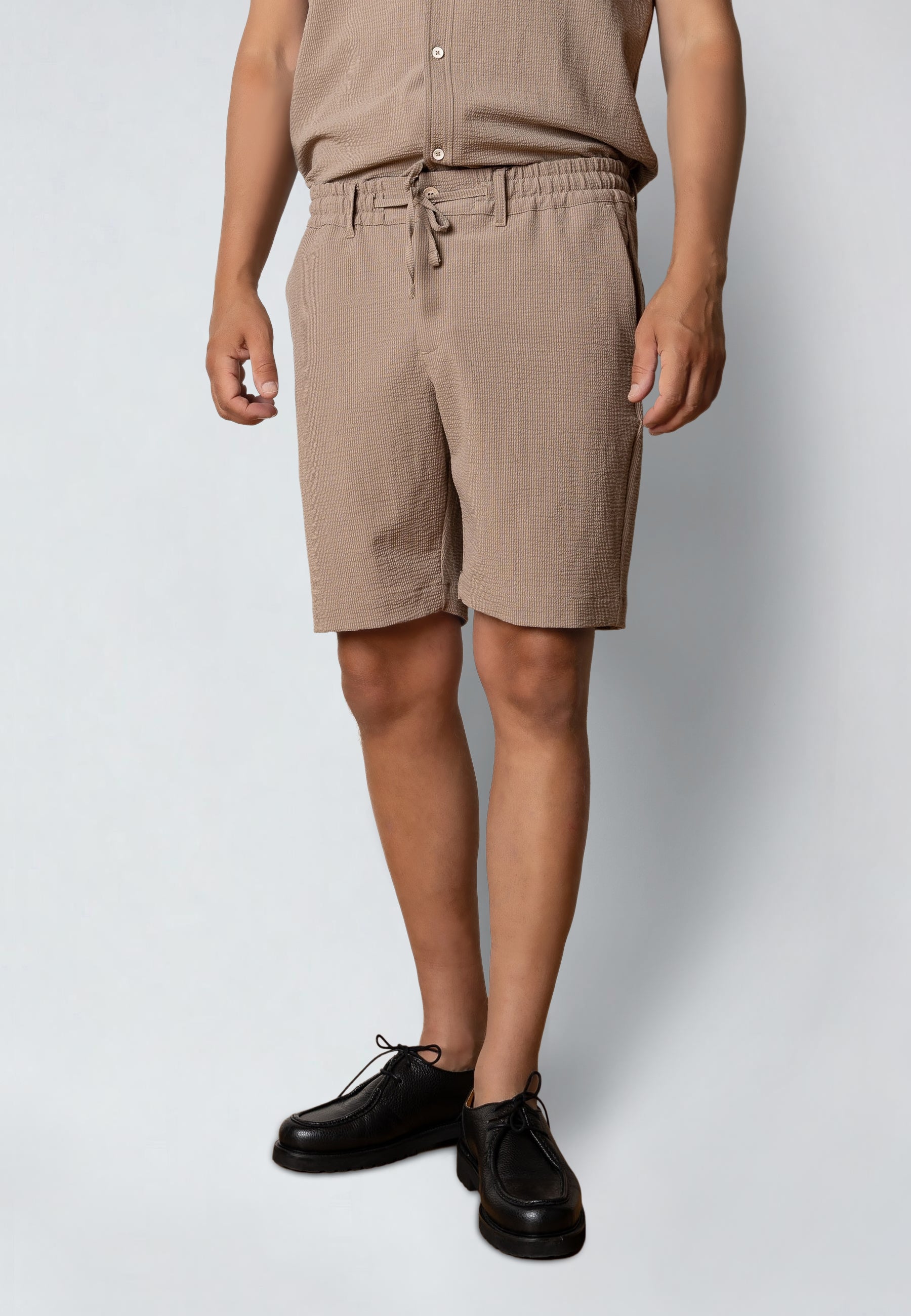 clean-cut-copenhagen-erico-shorts-shitake-seersucker image 2