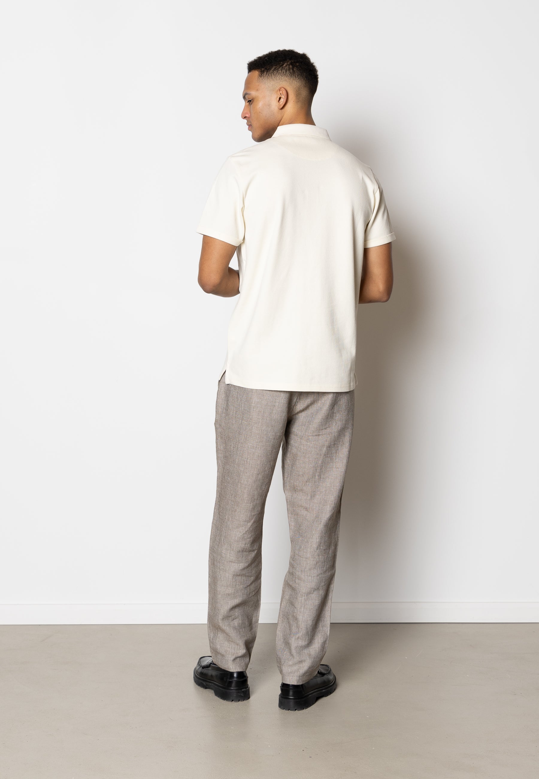 clean-cut-copenhagen-tokyo-roman-leinenhose-khaki-melange image 7