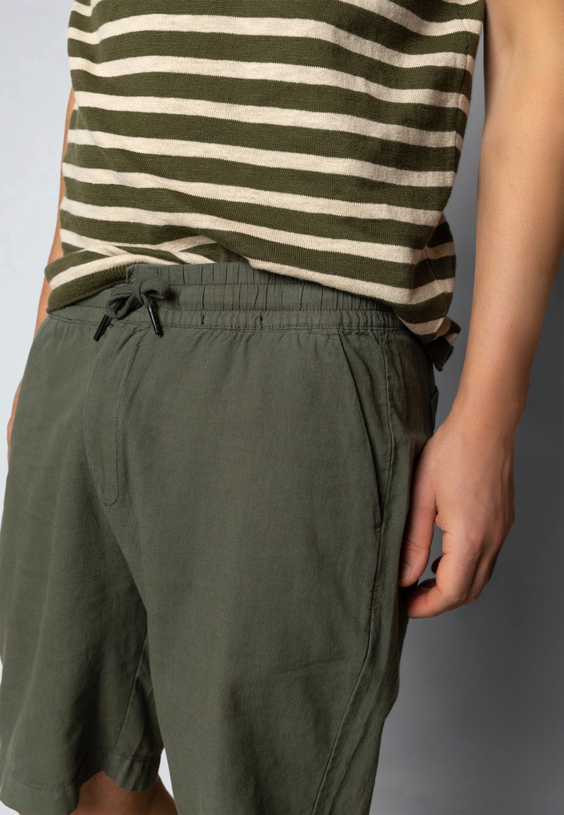 clean-cut-copenhagen-barcelona-leinen-shorts-army-gr-n image 3