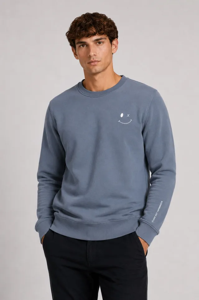 clean-cut-copenhagen-patrick-sweatshirt-grau-smiley-logo image 1