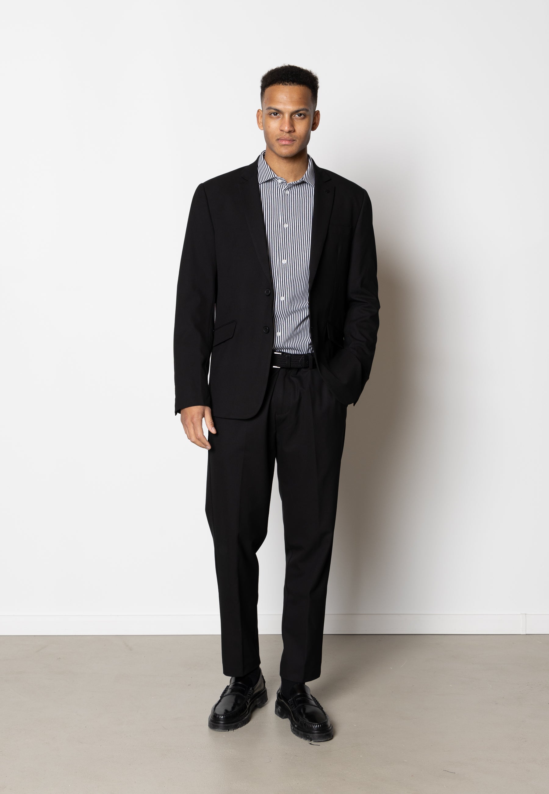clean-cut-copenhagen-louis-xo-blazer-schwarz-wolle-stretch image 3