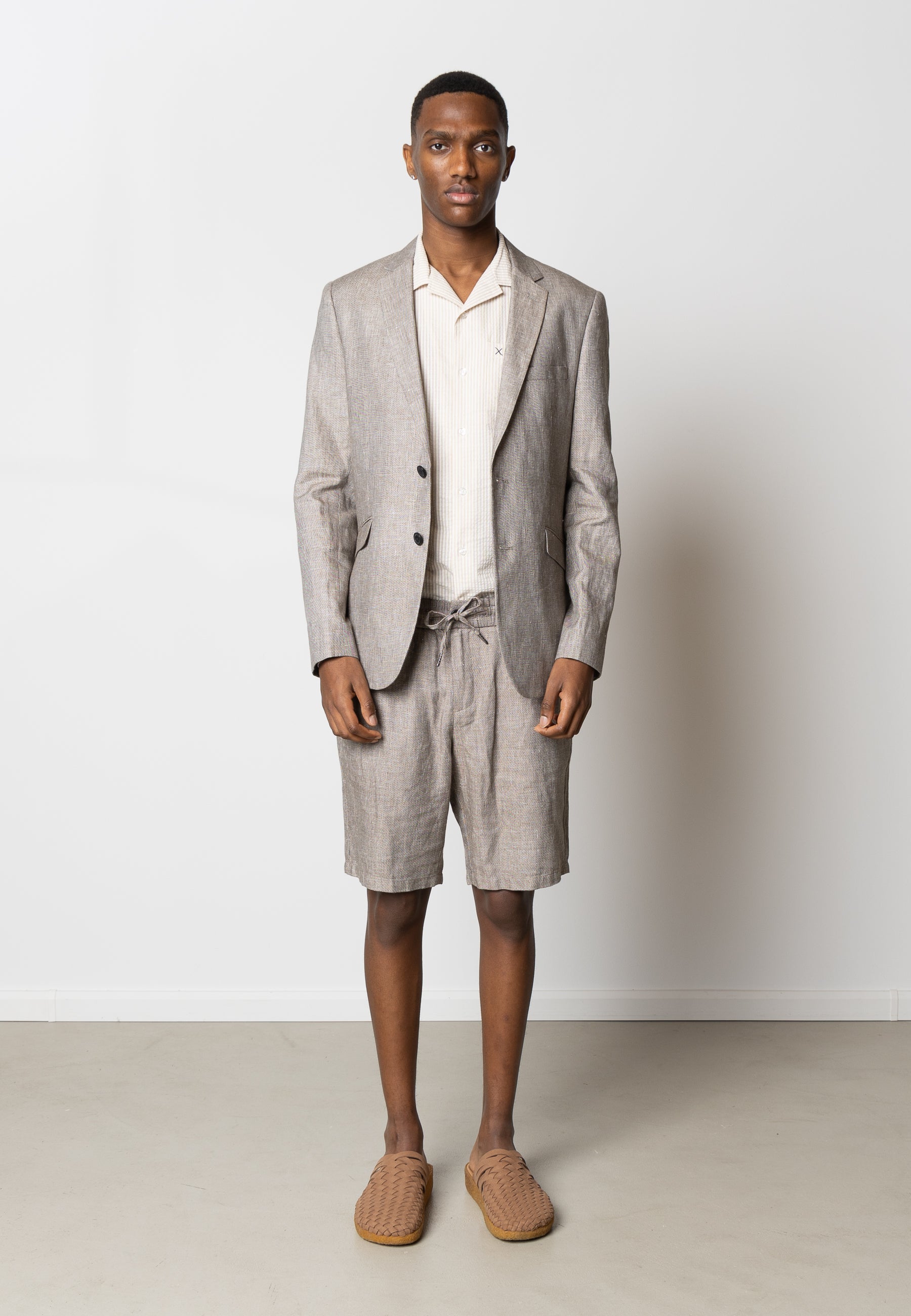 clean-cut-copenhagen-roman-leinen-shorts-herren-kordelzug image 5