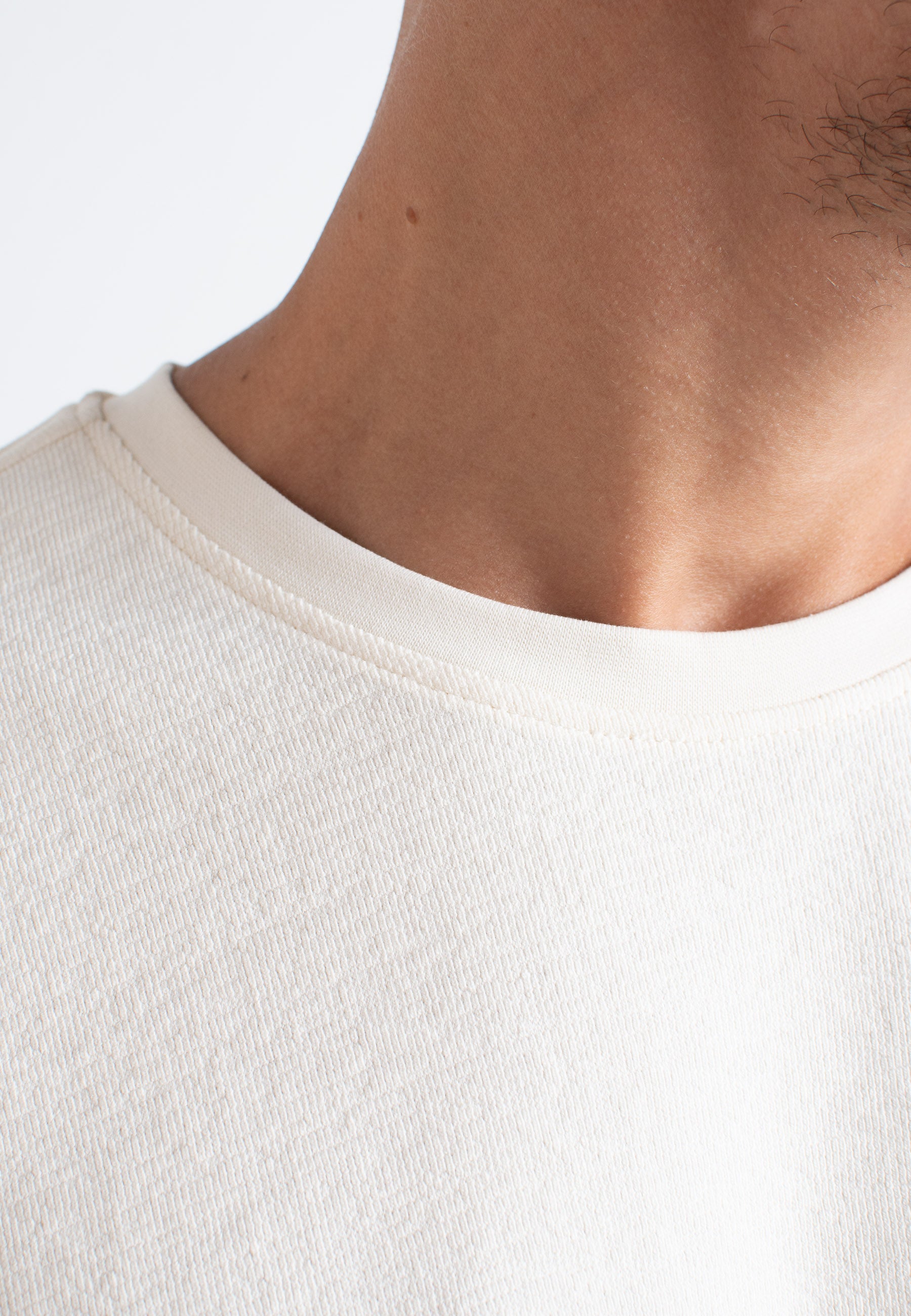 clean-cut-copenhagen-calton-t-shirt-ecru-brusttasche image 5