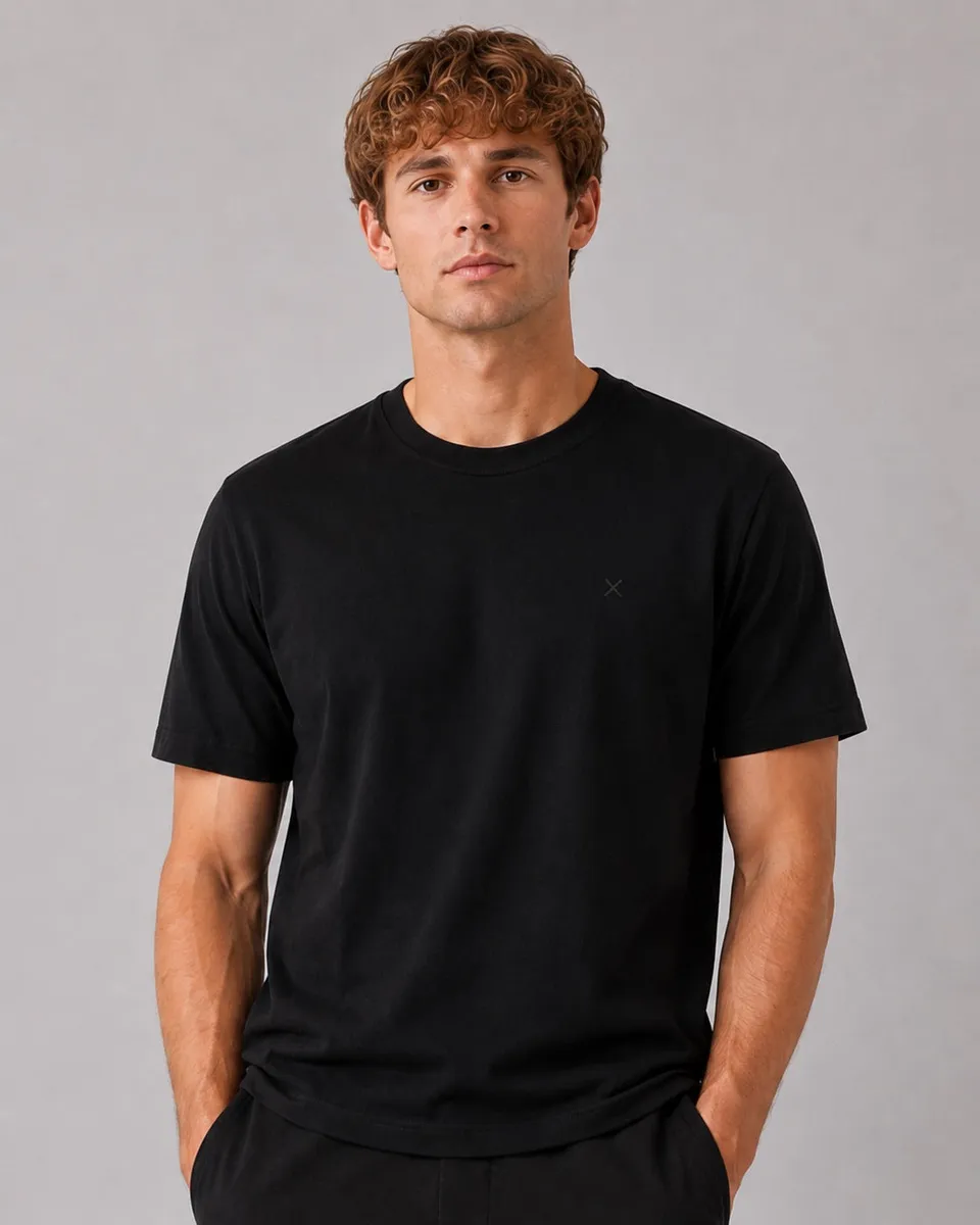 clean-cut-copenhagen-stable-t-shirt-schwarz-baumwolle-basic image 1
