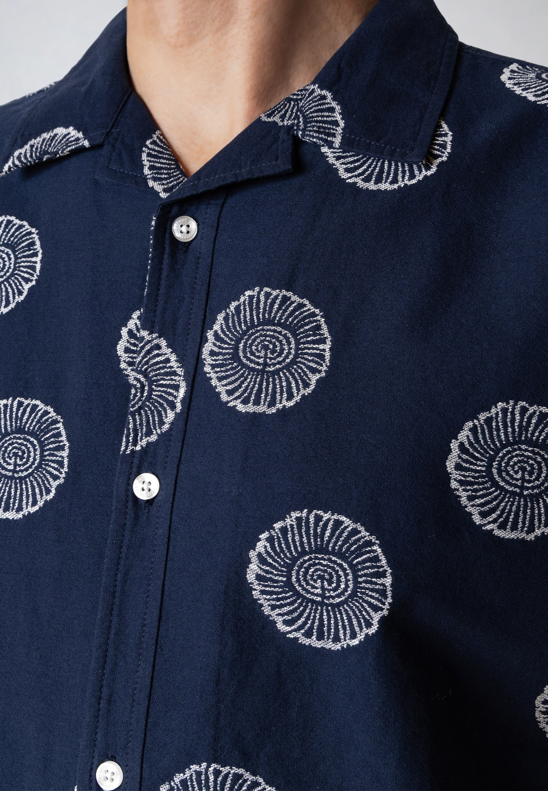 clean-cut-copenhagen-miller-bowling-hemd-navy-stickerei image 4