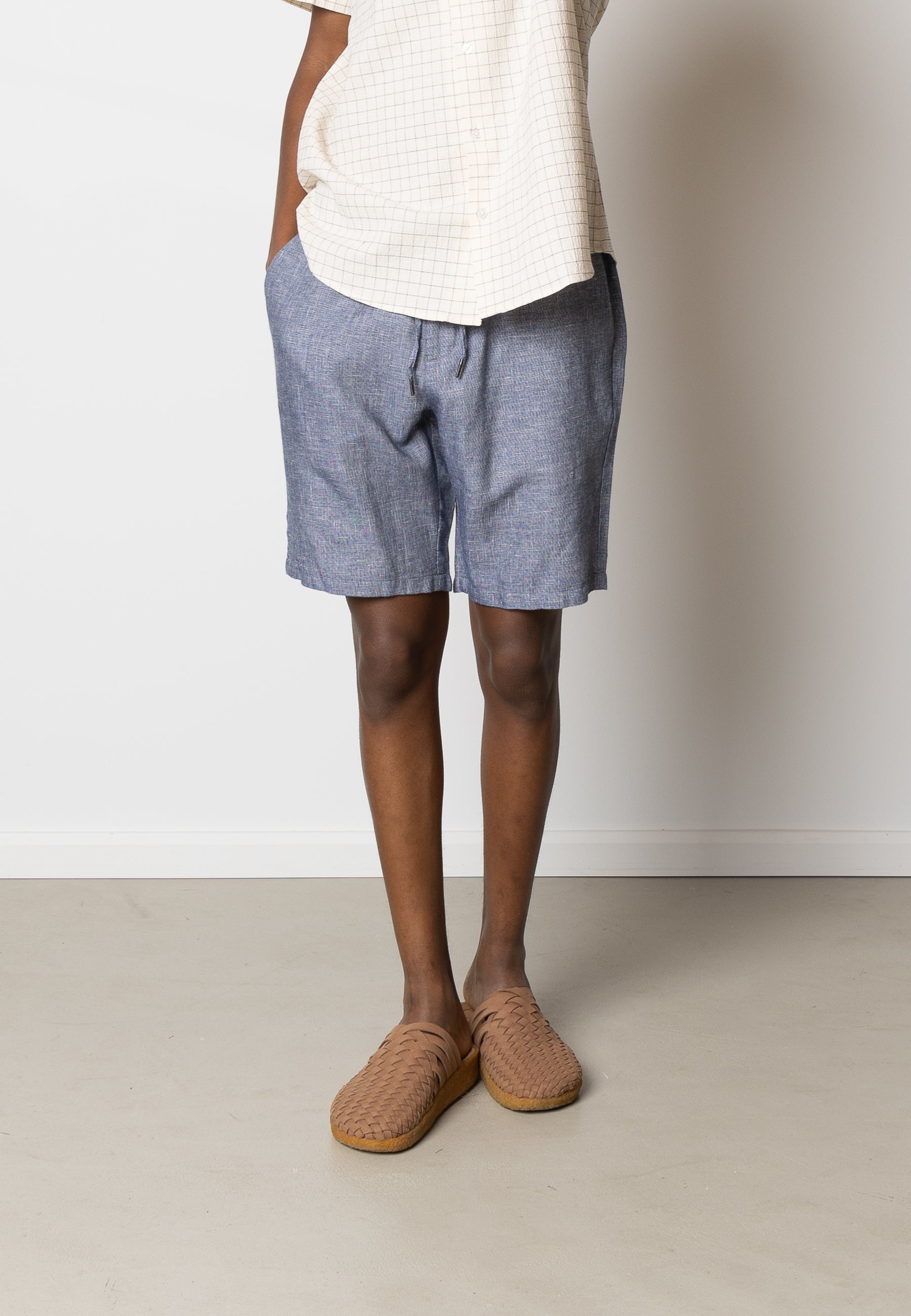 clean-cut-copenhagen-roman-leinen-shorts-herren-kordelzug image 7
