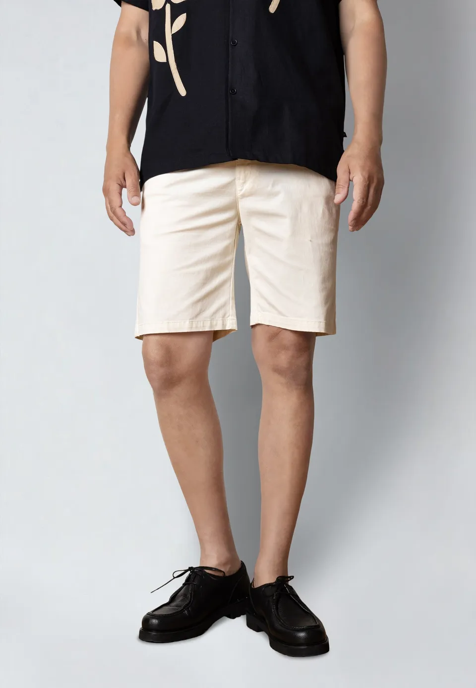 clean-cut-copenhagen-milano-twill-chino-shorts-ecru-stretch image 1